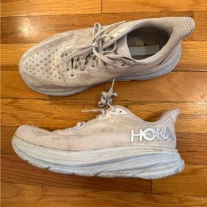 HOKA Clifton 9 Wide size 9D white and blue